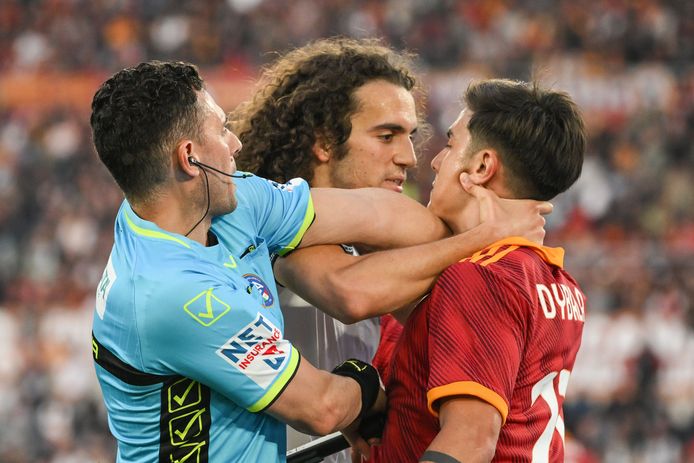 Guendouzi kreeg het tijdens de wedstrijd aan de stok met Roma-speler Paulo Dybala