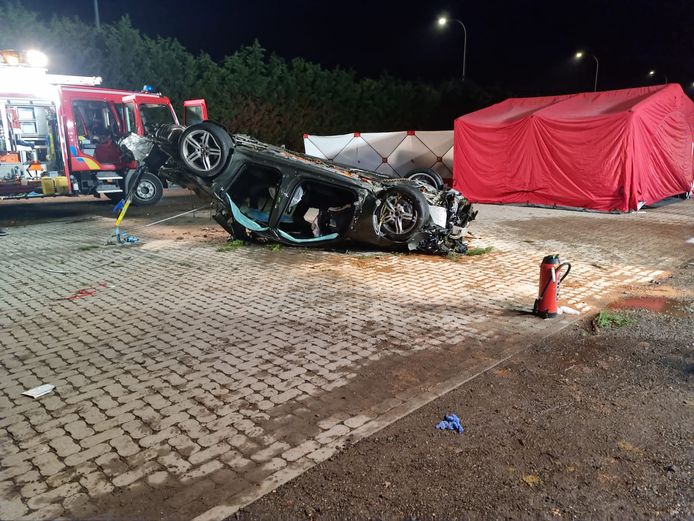 Het autowrak van het verkeersongeval in Koningshooikt