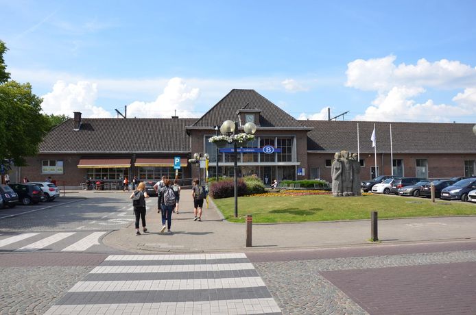 Lokeren Station / Belgium Lokeren Rue De La Station Oost Vlaanderen - There are 3 ways to get from brussels to lokeren (station) by train, taxi or car.