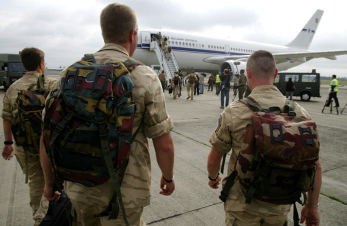 Archiefbeeld uit 2008 van het vertrek van het eerste Belgische detachement naar Kandahar.