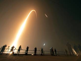 Volgepakte SpaceX-raket brengt onder meer as van overleden astronaut de ruimte in