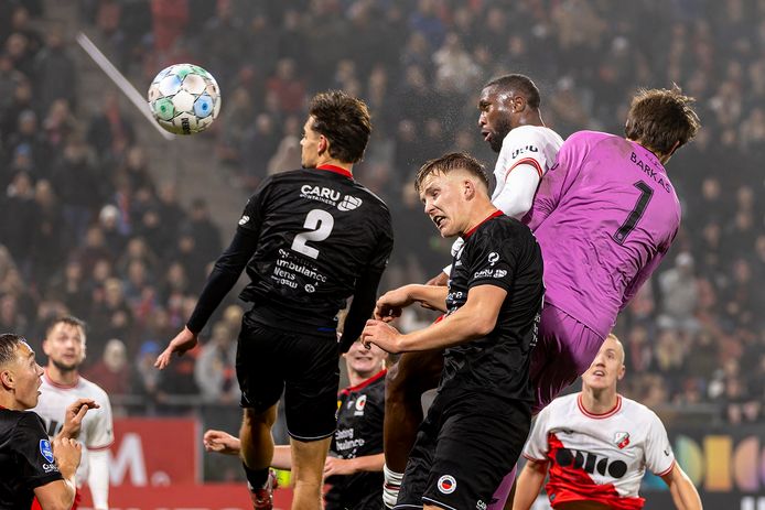 Fc Utrecht Knokt Zich Op Wilskracht Naar Punt Tegen Excelsior | Nederlands  Voetbal | Ed.Nl