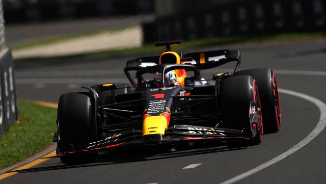 Spinnende Max Verstappen in eerste rondjes meteen veel sneller dan de rest ‘down under’