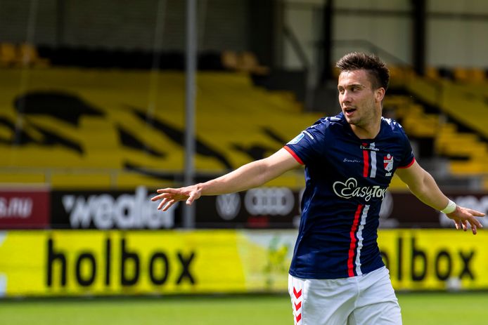 Luka Adzic moet PEC Zwolle aan doelpunten helpen.