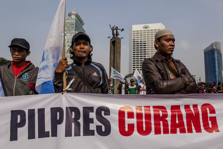 Supporters van Prabowo protesteren tegen de verkiezingsuitslag Beeld getty