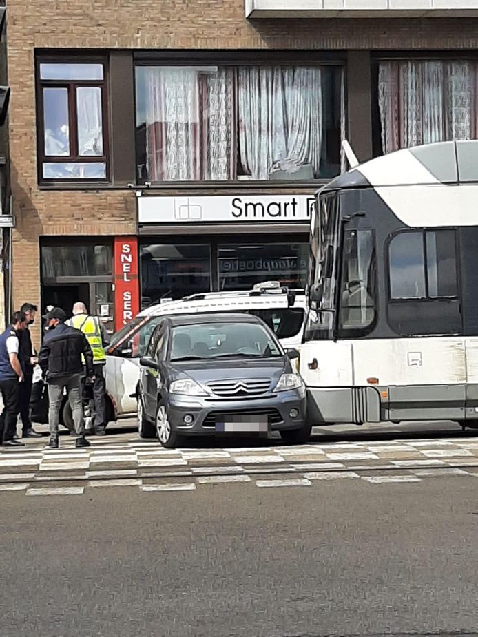 Botsing tussen tram en auto veroorzaakt hinder op Sint