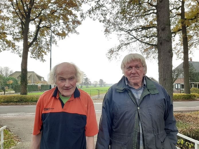 De broers Kees (links) en Henk Doornenbal willen hun grond houden.