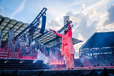 The Weeknd tovert Koning Boudewijnstadion om tot post-apocalyptische wereld met vuurspuwende robots