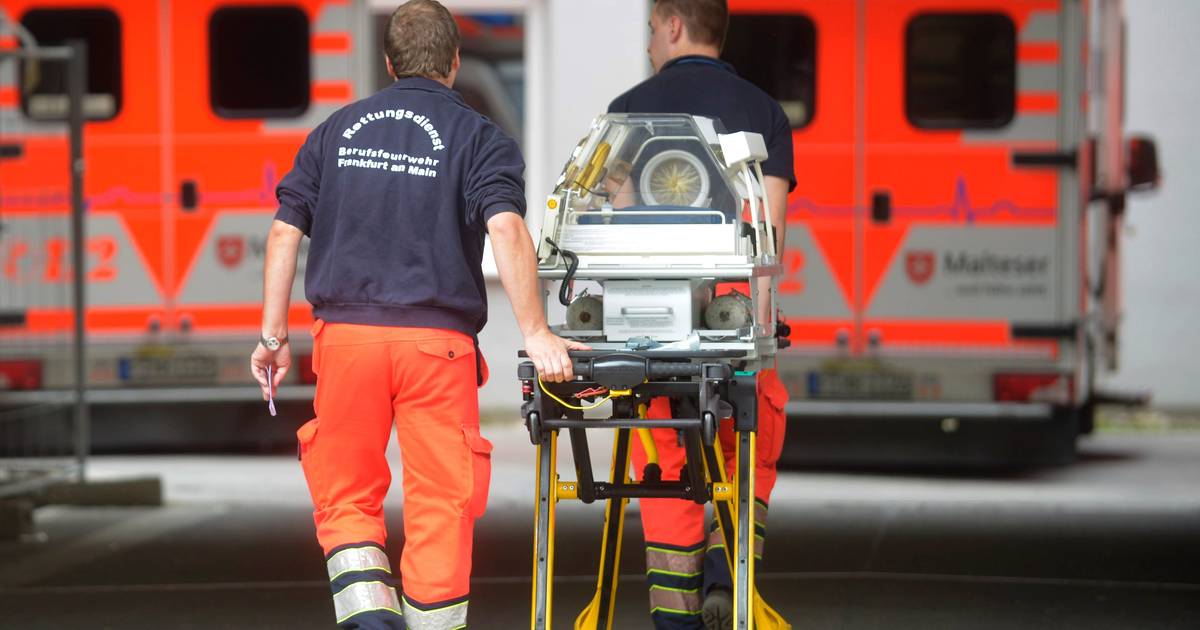 Achttien gewonden door botsing schoolbus Duitsland.