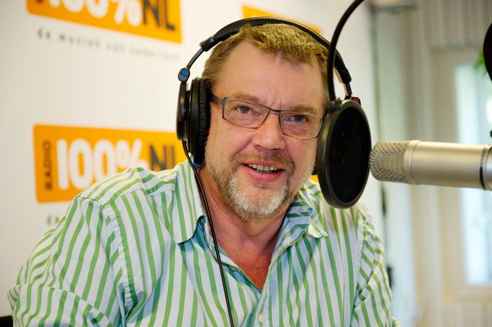 Zanger en programmamaker Henk Westbroek (hier op de foto bij radiostation 100% NL) stopt na twintig jaar bij RTV Utrecht.