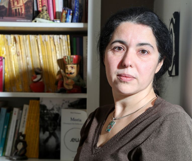 Advocate Selma Benkhelifa: 'Waarom zit de getuigenis van de spoedarts niet in het dossier? Ik vraag al maanden dat die man wordt geïdentificeerd.' Beeld 
