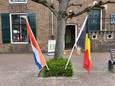 De gekende vlaggen in het centrum van de enclavegemeente Baarle-Nassau.