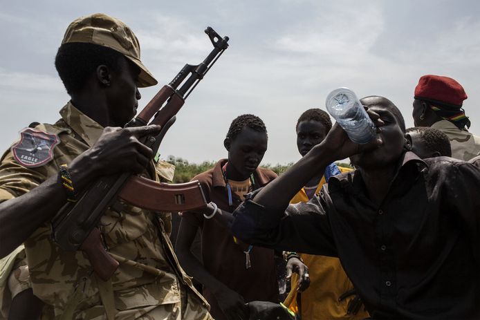 Het conflict in Zuid-Soedan zorgde al voor duizenden slachtoffers en bijna 900.000 burgers zouden op de vlucht zijn.