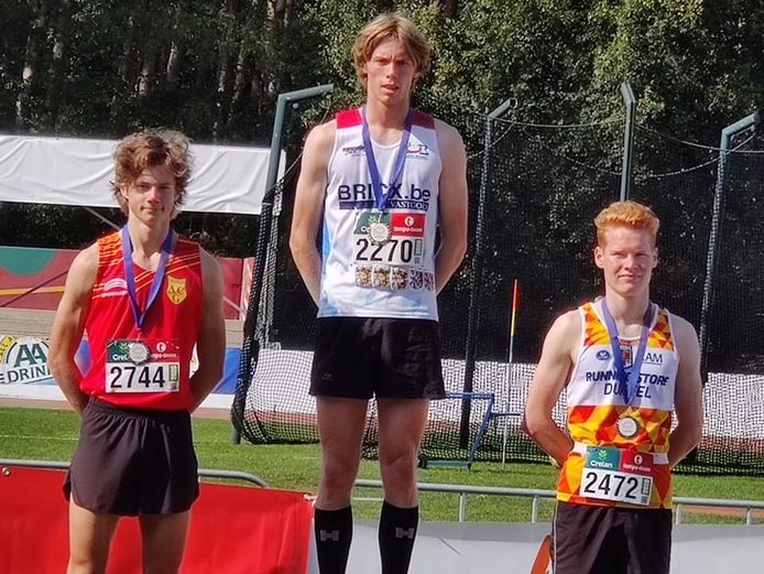 Aaron Van Lersberghe (m.) pakte de Vlaams titel op de 1500m bij de scholieren.