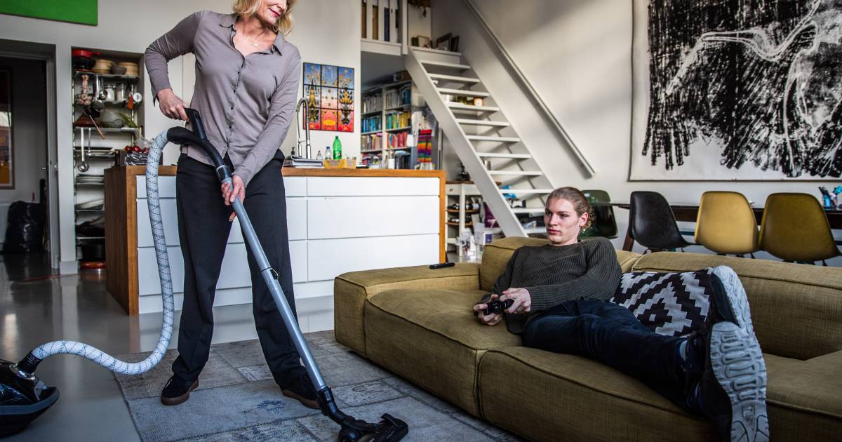 Wat Te Doen Met Zoon 20 Die Blowt En Op De Bank Hangt Gezond Ad Nl
