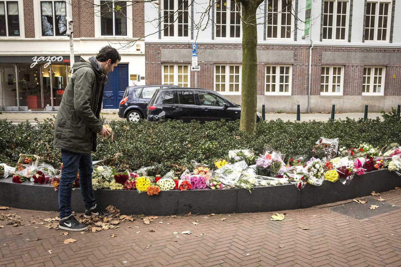 Bloemenzee bij Franse ambassade in Den Haag Foto AD.nl
