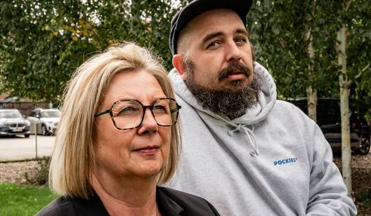 Bockie De Repper en zijn moeder: ‘We vragen ons steevast af of we iets misdaan hebben en wat anderen van ons gaan vinden’