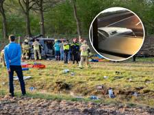 Tientallen tips na delen heftige dashcambeelden van over de kop geslagen busje snelweg A1 bij Bathmen
