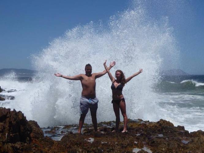 VIDEO: Marelize en Ryan nemen geweldige foto op vakantie. En dan worden ze overmoedig
