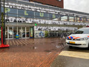 De diefstal vond plaats bij de Plus supermarkt aan de Beestenmarkt in Deventer.
