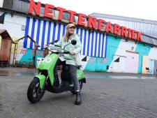 Groene deelscooter verspreidt zich door Deventer: ‘We verwachten commentaar in eerste dagen’