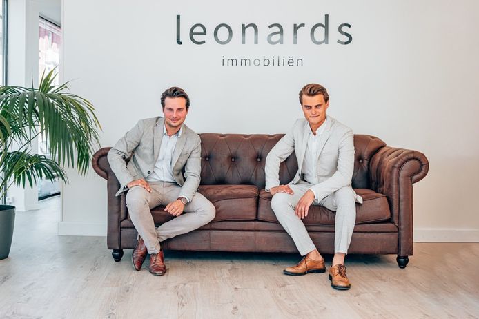 Cette photo de Laurent Poulain et Artsiom Sergeyovich a été détournée pour les faux profils