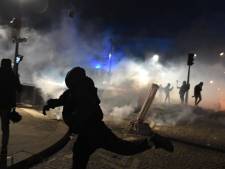 Franse politie zet traangas en waterkanonnen in tegen massaal pensioenprotest, zeker 217 arrestaties
