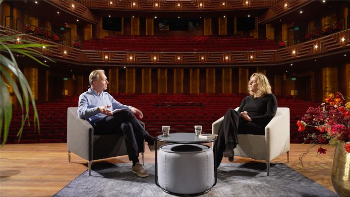 In de eerste aflevering van de vijfdelige podcastserie Binden en Boeien van Zwolse theaters is Marlies van Wijhe, CEO Koninklijke Van Wijhe Verf, te gast. Presentator is Rick Nieman.