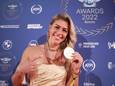Nancy van de Ven met haar gouden medaille na het behalen van de wereldtitel in 2022.