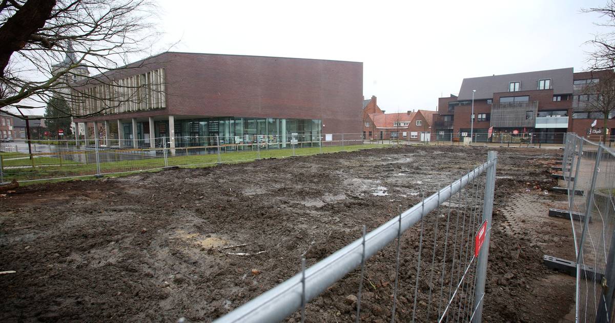 Oud gemeentehuis tegen de vlakte Zedelgem hln.be