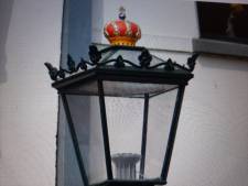 Cees Hoogteyling wil Oranje kroontje op antieke lantaarnpalen Buren