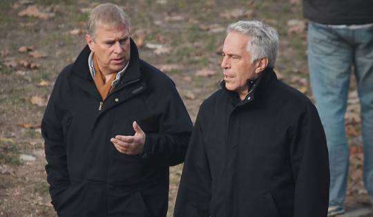 ‘Ik weet wie Epstein heeft vermoord’: wat Andrew Lownie niet in zijn biografie van ex-prins Andrew schreef