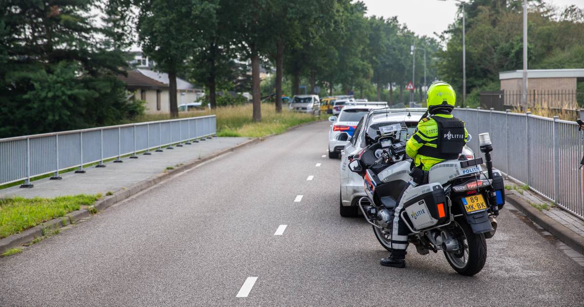 Veel politie rukt uit vanwege melding ‘onrust' bij woonwagenkamp dat onder toezicht staat.