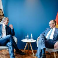 ‘Trump is tijdelijk. Over drie jaar is hij weg’: Democraten draaien in München warm als mogelijke presidents­kandidaten