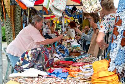 Sfeervolle ontmoeting van culturen op Exotische Markt in Nispen
