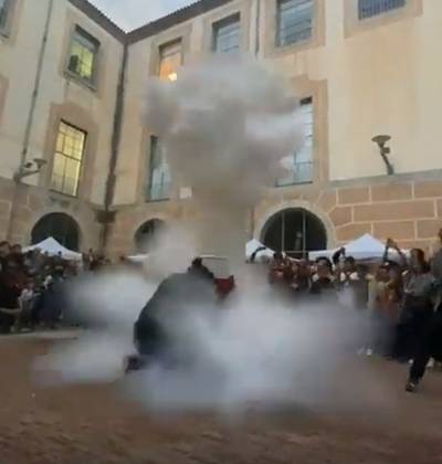 Beelden tonen moment waarop experiment helemaal fout loopt: 18 gewonden bij explosie op Spaans wetenschapsfestival