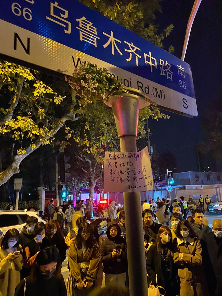 Demonstranten in Shanghai. Beeld Eva Rammeloo 