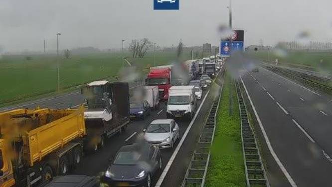 Ongeluk op A27 bij Merwedebrug zorgt voor vertraging richting Breda