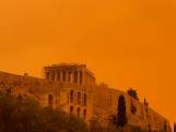 Lucht boven Zuid-Griekenland kleurt knaloranje door Saharastof