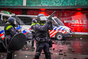 ME voor de Bijenkorf in Eindhoven.