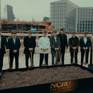 Robert De Niro in Amsterdam voor zijn super-de-luxe woonproject Nobu: ‘Ik heb een bijzondere band met Nederland’