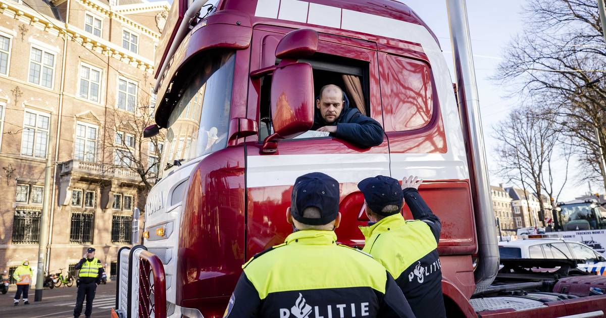 La polizia usa gas lacrimogeni contro la “Freedom Caravan” nel centro di Parigi e la situazione è ancora tesa |  Carovana della Libertà