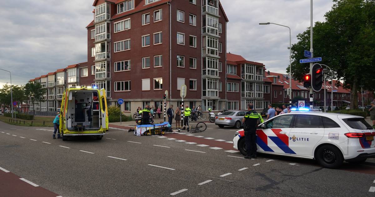 Fietser zwaar gewond bij aanrijding door auto in Nijmegen.