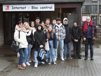Leerlingen GO! Atheneum Denderleeuw week op bezoek in Waalse school Athénée Royal Bastogne: “Leven op internaat is vrij streng, maar we hebben fantastische herinneringen gemaakt”