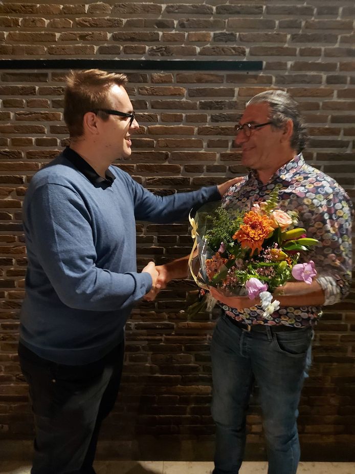 Frank ontving uit handen van Aventoe voorzitter Jelle Brosens bloemen