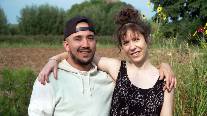 Jordi is samen met goede vriendin en collega-muzikant Kim Erkens (38) Sidelines gestart, een project waarbij elf muzikale zijlijn-vaders een nummer maken over wat verstoten vaderschap met hen doet.