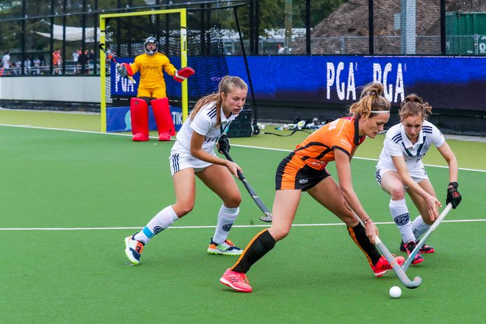 Donja Zwinkels namens Oranje-Rood in actie
