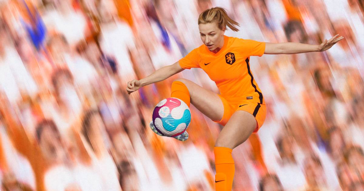Shuraba regionaal Allergisch Zo ziet het shirt eruit dat de Oranje Leeuwinnen dragen op het EK in  Engeland | Nederlands voetbal | AD.nl