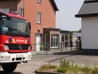 Brandweer moet tweemaal uitrukken voor brandende haag