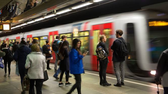 Metro gaat weer vaker rijden in Rotterdam en buurgemeenten: ‘Er zijn weer voldoende mensen beter’